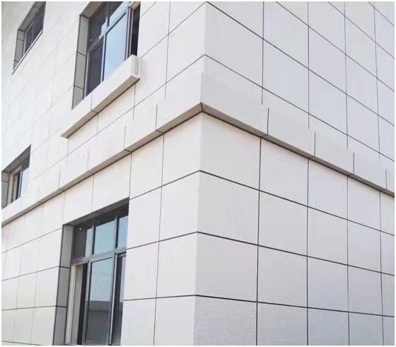 潤(rùn)福祥：外墻氟碳鋁單板的有哪些特點(diǎn)？